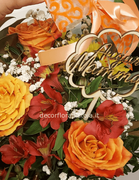 Cesto con fiori per la mamma